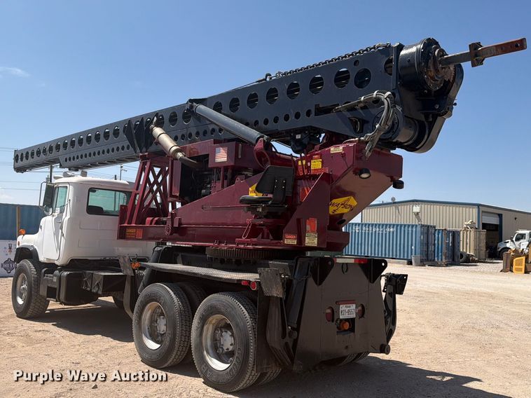 image for item DV8627 1997 Mack DM690S drilling rig truck