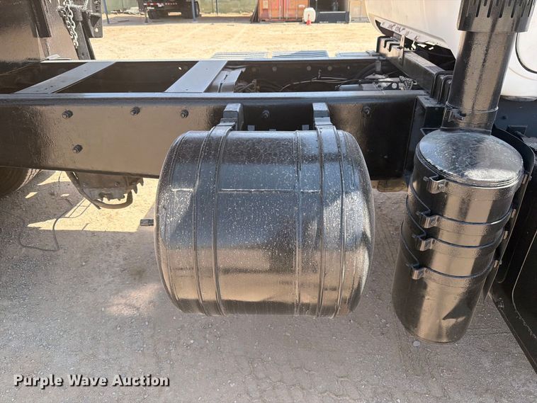 image for item DV8627 1997 Mack DM690S drilling rig truck