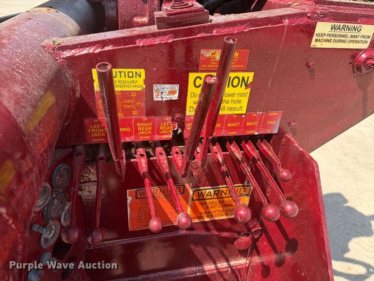 image for item DV8627 1997 Mack DM690S drilling rig truck