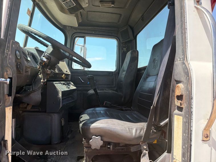 image for item DV8627 1997 Mack DM690S drilling rig truck