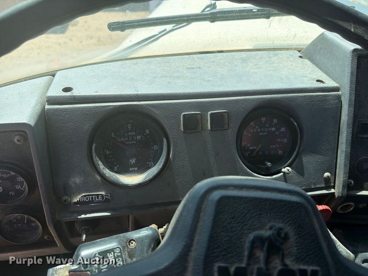 image for item DV8627 1997 Mack DM690S drilling rig truck