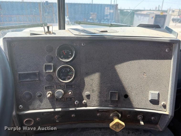 image for item DV8627 1997 Mack DM690S drilling rig truck