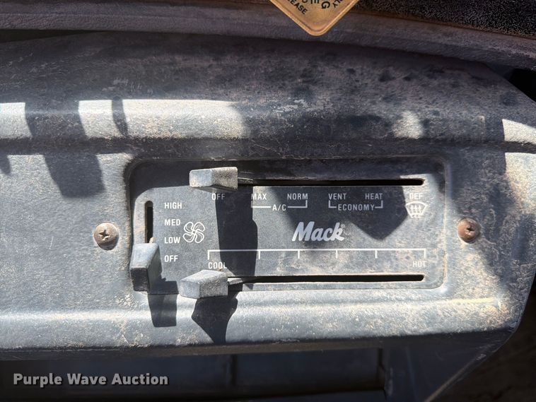 image for item DV8627 1997 Mack DM690S drilling rig truck