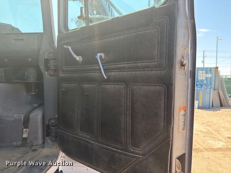 image for item DV8627 1997 Mack DM690S drilling rig truck