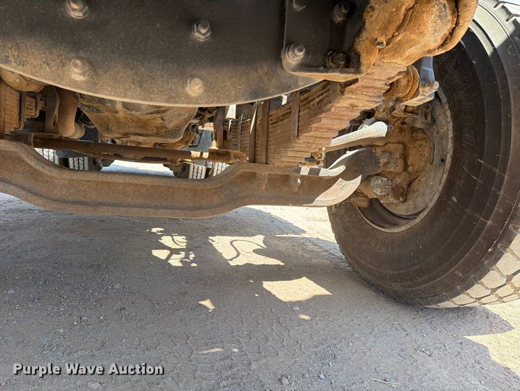 image for item DV8627 1997 Mack DM690S drilling rig truck