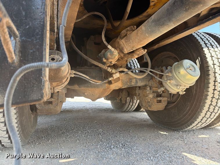 image for item DV8627 1997 Mack DM690S drilling rig truck