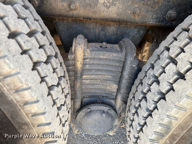 image for item DV8627 1997 Mack DM690S drilling rig truck