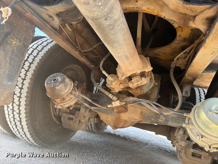 image for item DV8627 1997 Mack DM690S drilling rig truck