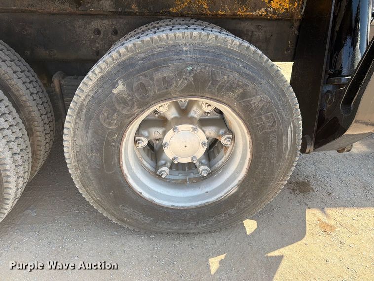 image for item DV8627 1997 Mack DM690S drilling rig truck