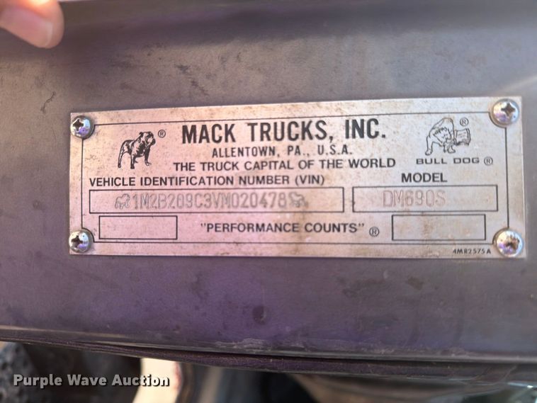 image for item DV8627 1997 Mack DM690S drilling rig truck