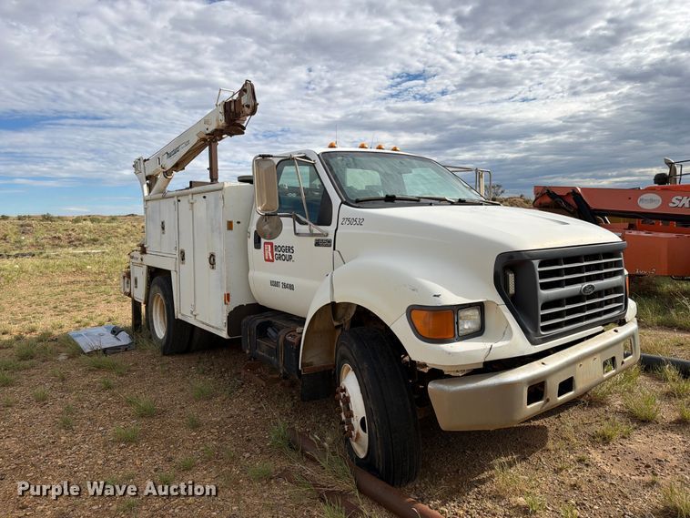 image for item DV8634 2000 Ford F650 Super Duty utility / service truck