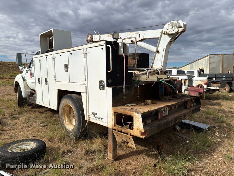 image for item DV8634 2000 Ford F650 Super Duty utility / service truck