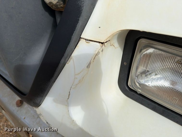 image for item DV8634 2000 Ford F650 Super Duty utility / service truck