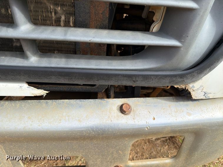image for item DV8634 2000 Ford F650 Super Duty utility / service truck
