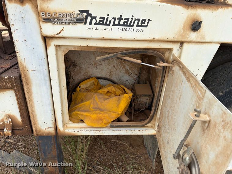 image for item DV8634 2000 Ford F650 Super Duty utility / service truck