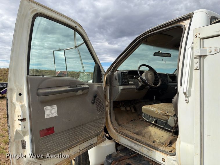 image for item DV8634 2000 Ford F650 Super Duty utility / service truck
