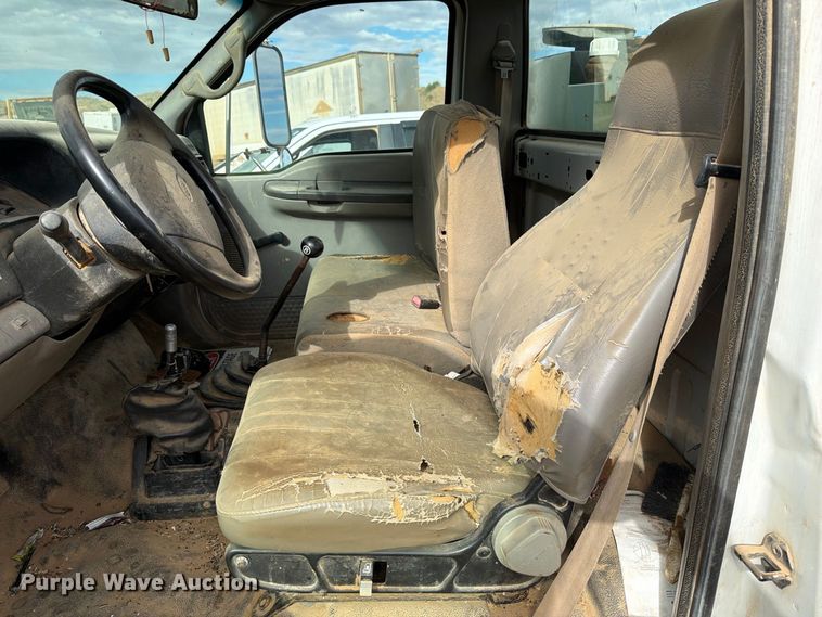 image for item DV8634 2000 Ford F650 Super Duty utility / service truck