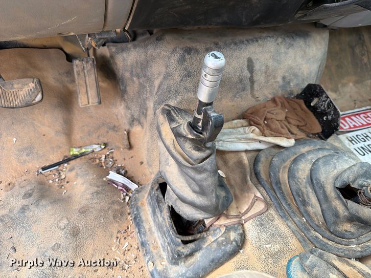 image for item DV8634 2000 Ford F650 Super Duty utility / service truck