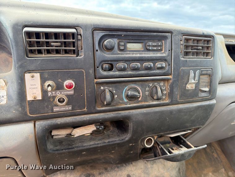 image for item DV8634 2000 Ford F650 Super Duty utility / service truck