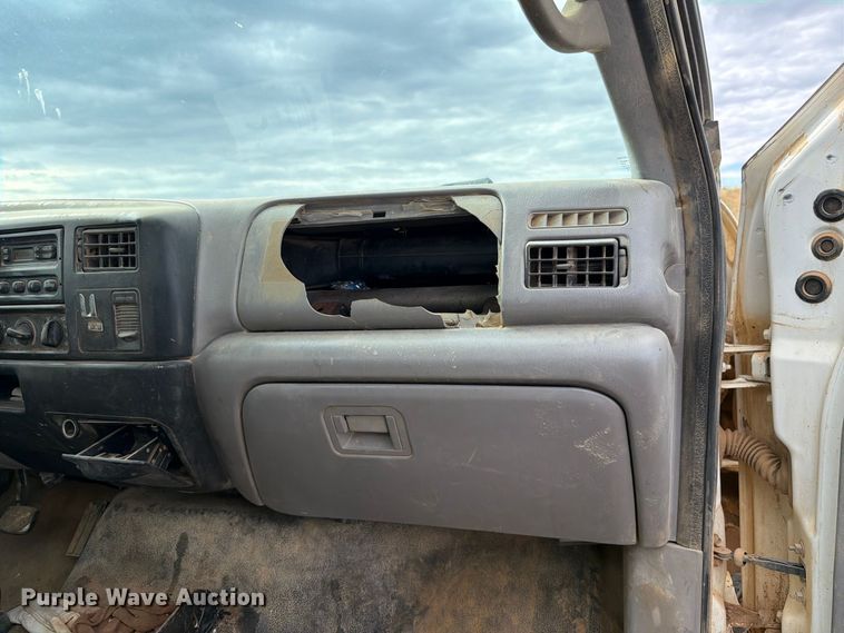 image for item DV8634 2000 Ford F650 Super Duty utility / service truck