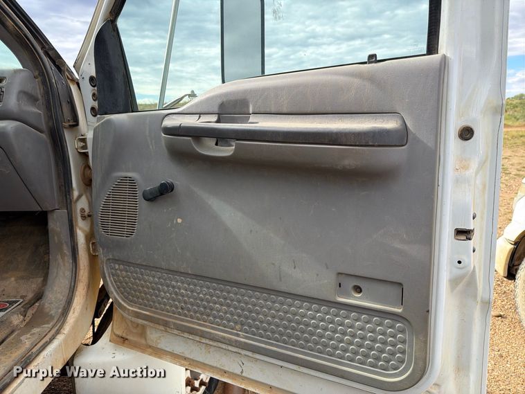 image for item DV8634 2000 Ford F650 Super Duty utility / service truck