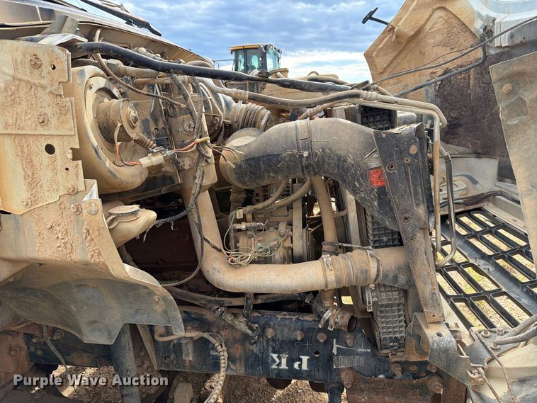 image for item DV8634 2000 Ford F650 Super Duty utility / service truck