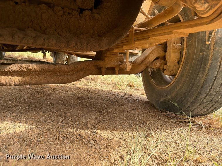 image for item DV8634 2000 Ford F650 Super Duty utility / service truck
