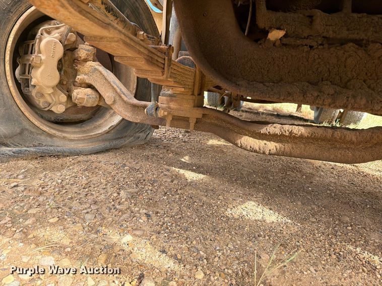 image for item DV8634 2000 Ford F650 Super Duty utility / service truck