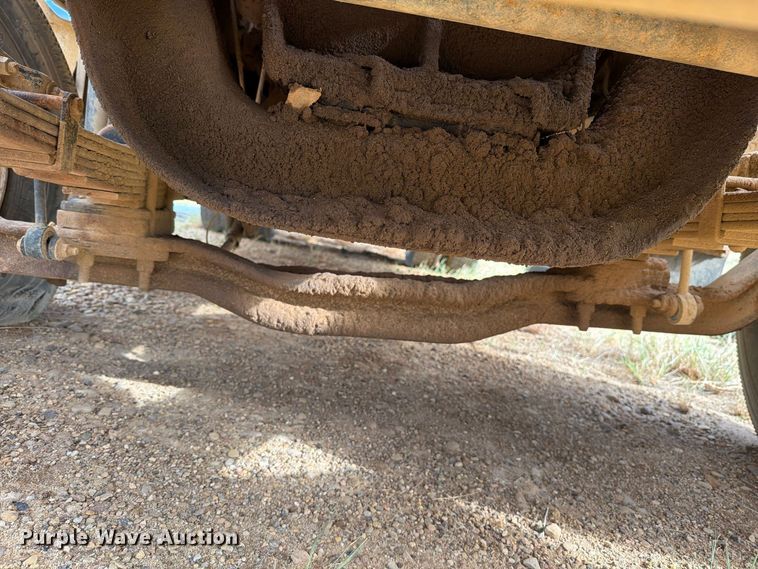 image for item DV8634 2000 Ford F650 Super Duty utility / service truck