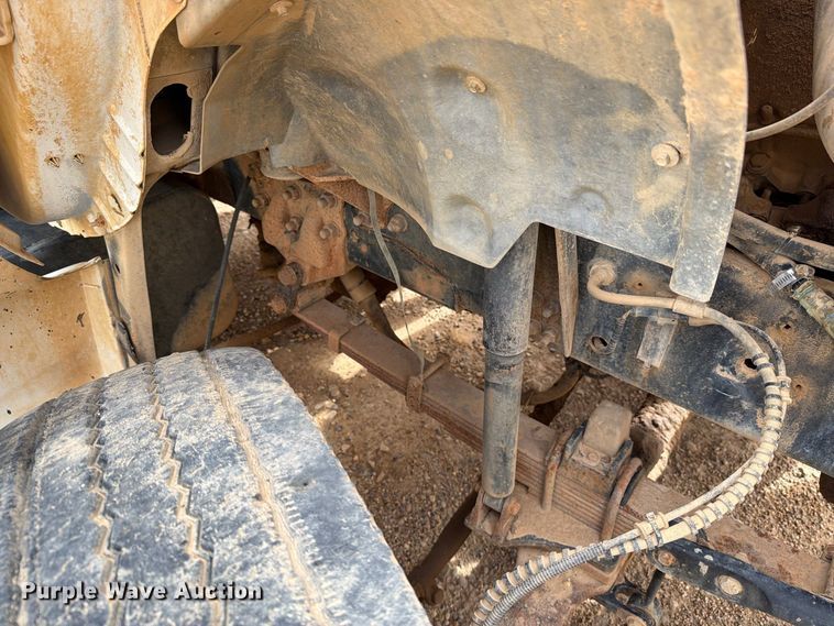 image for item DV8634 2000 Ford F650 Super Duty utility / service truck