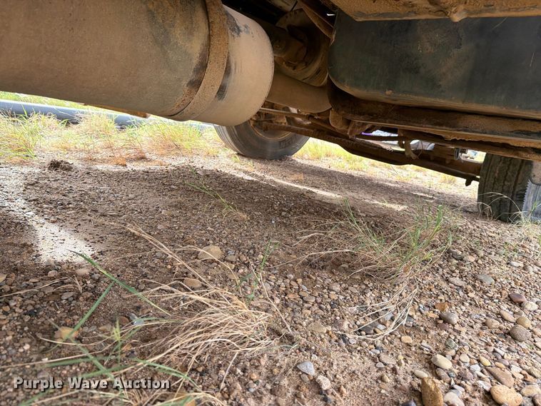 image for item DV8634 2000 Ford F650 Super Duty utility / service truck