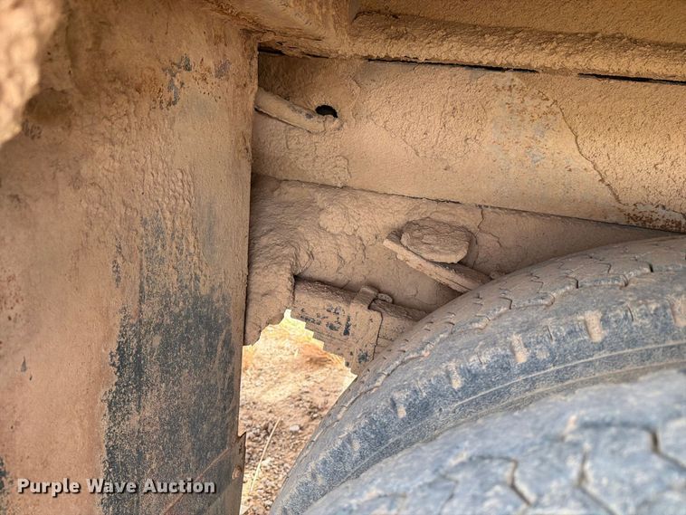 image for item DV8634 2000 Ford F650 Super Duty utility / service truck