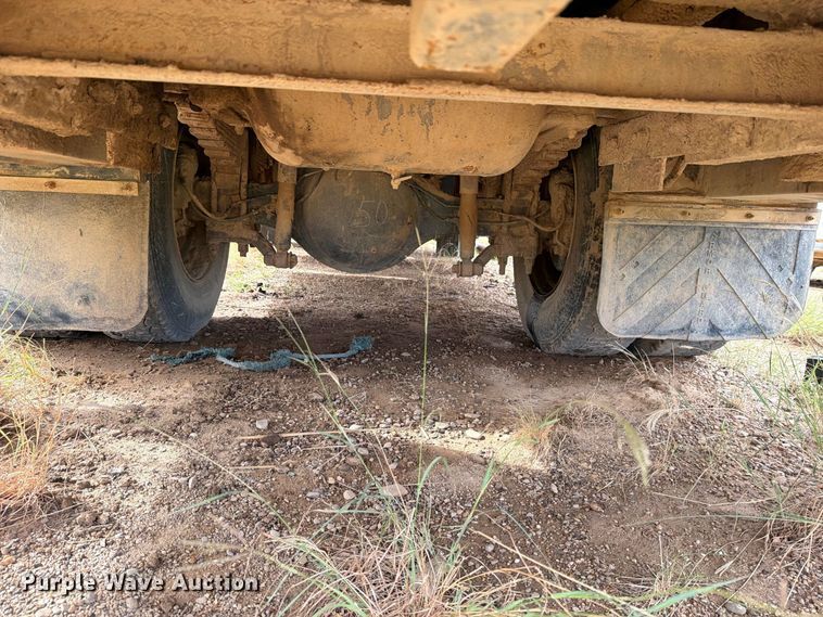 image for item DV8634 2000 Ford F650 Super Duty utility / service truck