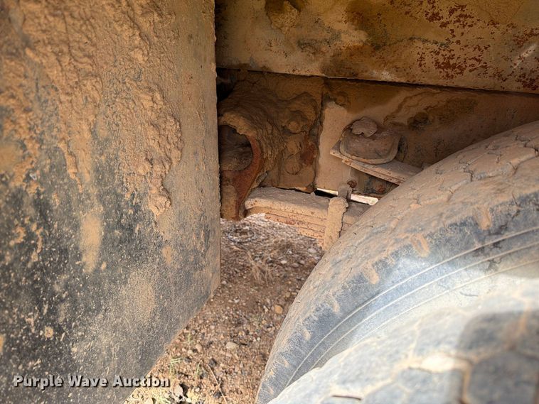 image for item DV8634 2000 Ford F650 Super Duty utility / service truck