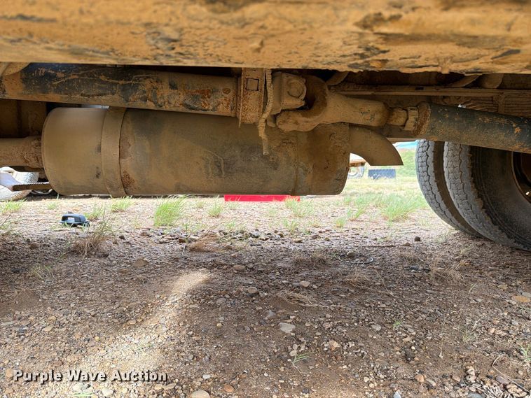 image for item DV8634 2000 Ford F650 Super Duty utility / service truck