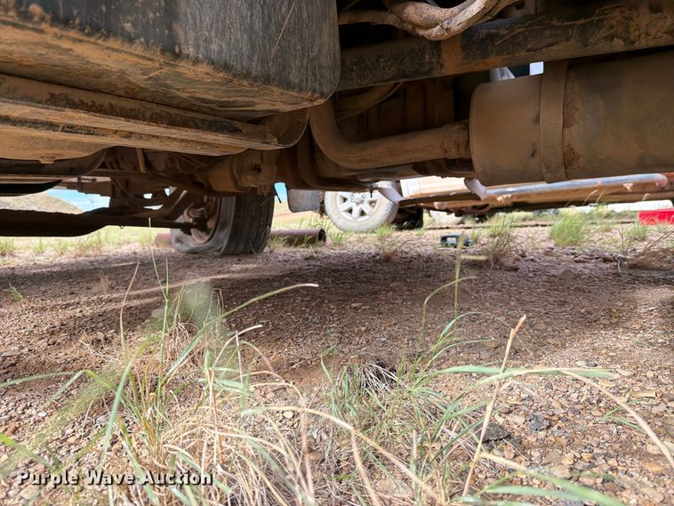 image for item DV8634 2000 Ford F650 Super Duty utility / service truck