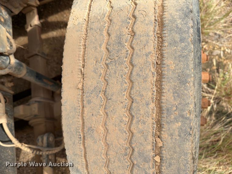 image for item DV8634 2000 Ford F650 Super Duty utility / service truck