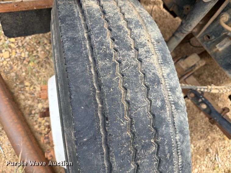 image for item DV8634 2000 Ford F650 Super Duty utility / service truck