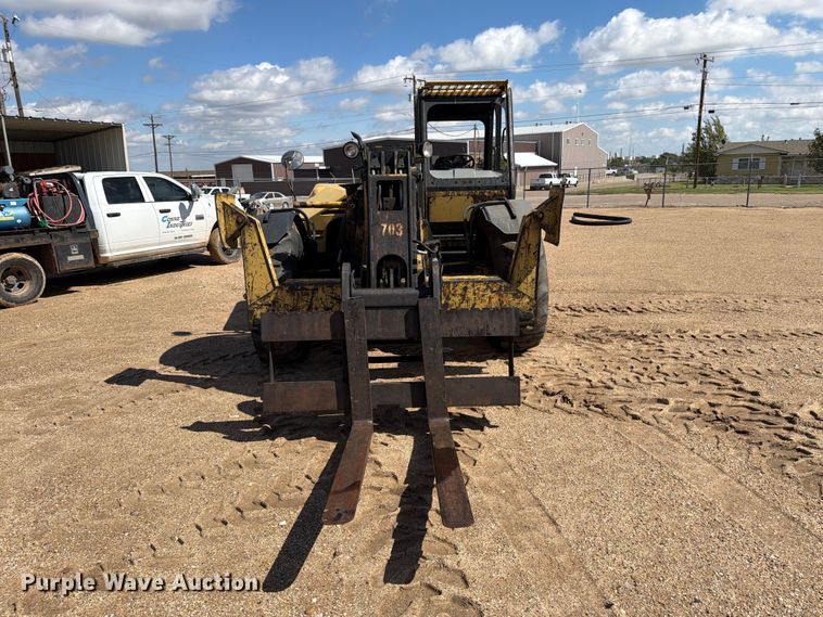 image for item DV8682 1999 Caterpillar TH83 telehandler