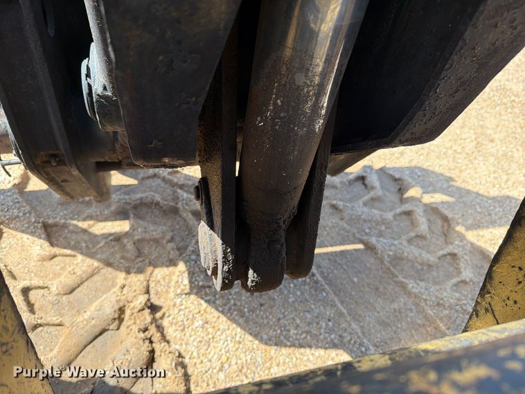 image for item DV8682 1999 Caterpillar TH83 telehandler