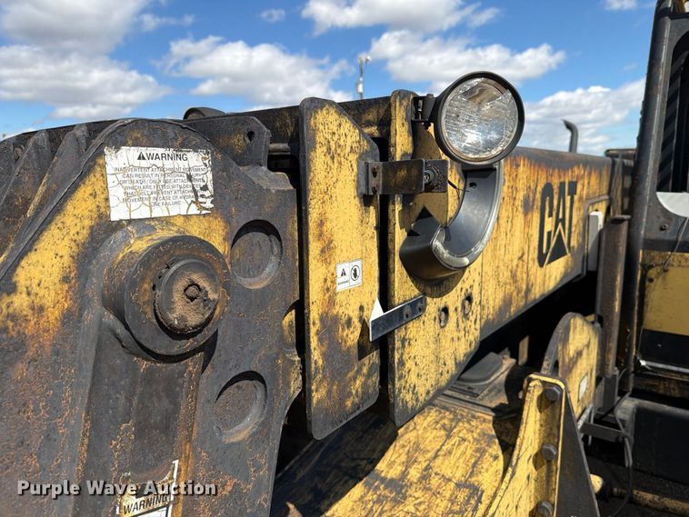 image for item DV8682 1999 Caterpillar TH83 telehandler