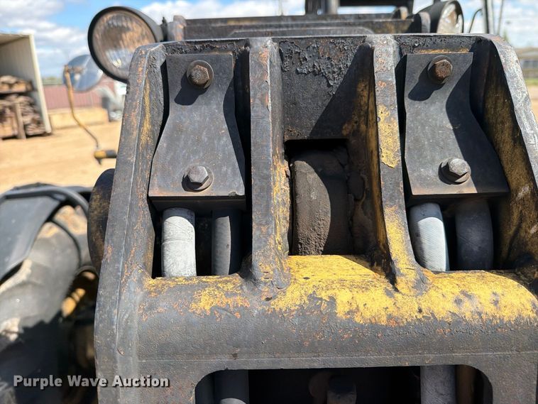 image for item DV8682 1999 Caterpillar TH83 telehandler