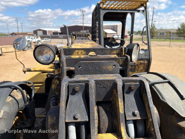 image for item DV8682 1999 Caterpillar TH83 telehandler