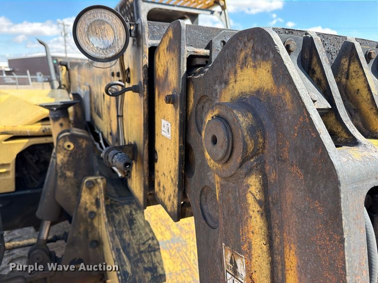 image for item DV8682 1999 Caterpillar TH83 telehandler