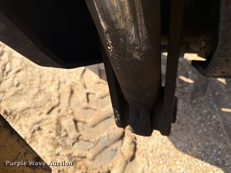 image for item DV8682 1999 Caterpillar TH83 telehandler