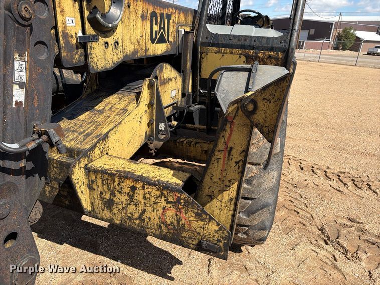 image for item DV8682 1999 Caterpillar TH83 telehandler