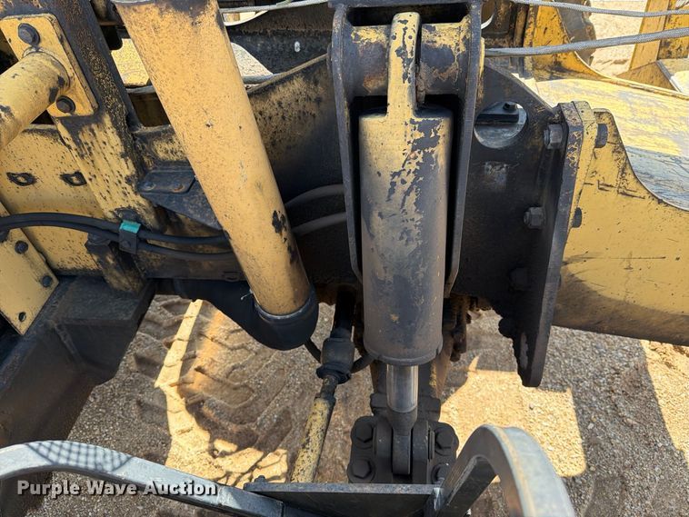 image for item DV8682 1999 Caterpillar TH83 telehandler