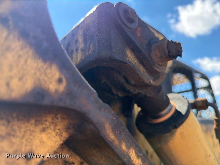 image for item DV8682 1999 Caterpillar TH83 telehandler