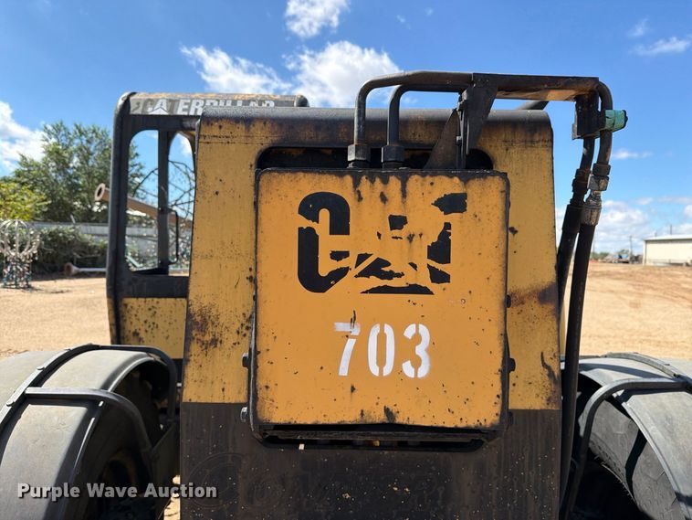 image for item DV8682 1999 Caterpillar TH83 telehandler