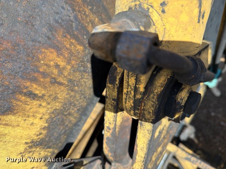 image for item DV8682 1999 Caterpillar TH83 telehandler